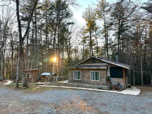 Beautiful & peaceful cabin w/ deck garden & fire-pit in Murphy, Vereinigte Staaten von Amerika