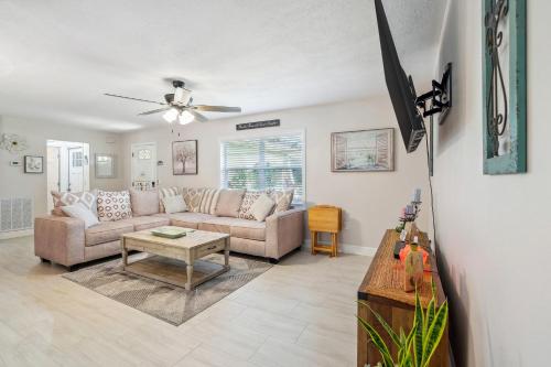 Bikes, Yard and Fire Pit at Upscale Lecanto Home! in Lecanto, USA