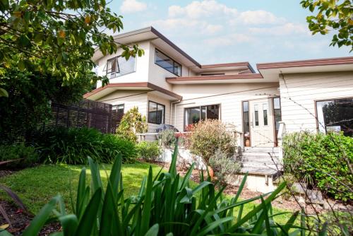 Bay View Bach - Holiday Home in Waikawa