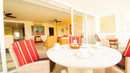 Terraza/balcón, Apartment Alcatraz, 4BR Oasis with Breathtaking Vi in Nuevo Vallarta