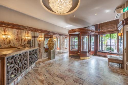 Boutique Hotel Corona - image 3