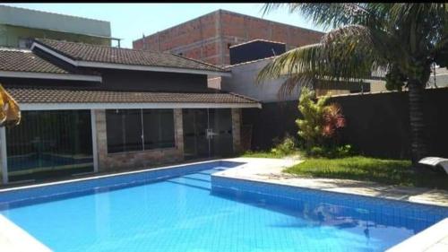 Casa c/piscina em Peruíbe