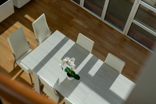 4 Star Family & Friends Apt - image 10