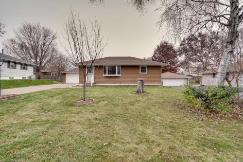Oakdale Home with Deck - 7 Mi to Downtown St Paul!