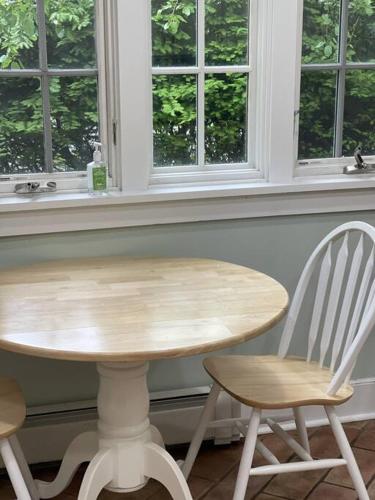 Cheerful Bedroom + TV Room 50 min to Times Square in แฟร์ฟิลด์ (NJ)