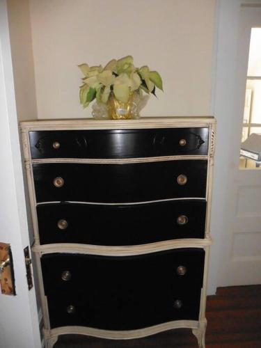 Cheerful Bedroom + TV Room 50 min to Times Square in แฟร์ฟิลด์ (NJ)