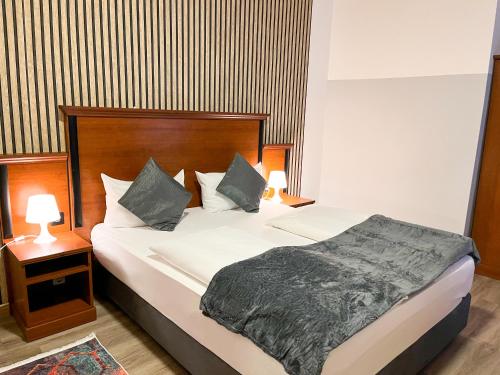 City Hotel West - image 12