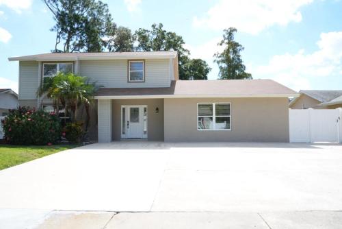 Hosting new in Tampa, USA