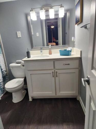 Blue Shark *B495* @ Medical Center Large 1BR King with Private Patio in Houston, USA