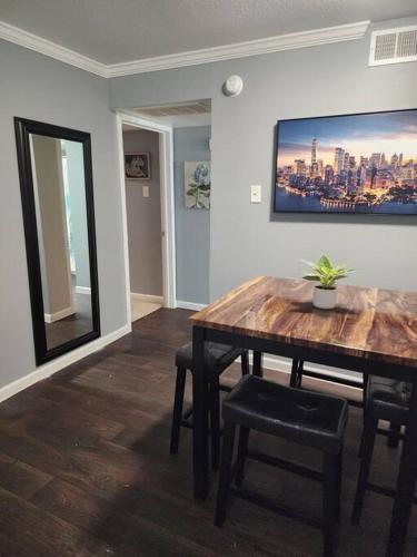 Blue Shark *B495* @ Medical Center Large 1BR King with Private Patio in Houston, USA