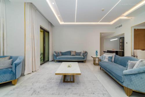 USMANS 4BDRM JBR Sadaf Next to Ritz Carlton Walk Daily Housekeeping JBR, Дубай (фото 9)