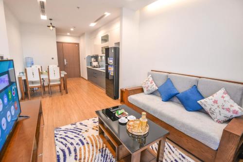 One-Bedroom Apartment image 4