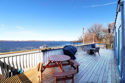 Chain O' Lakes Beach Penthouse with Lake Access in Johnsburg (IL)