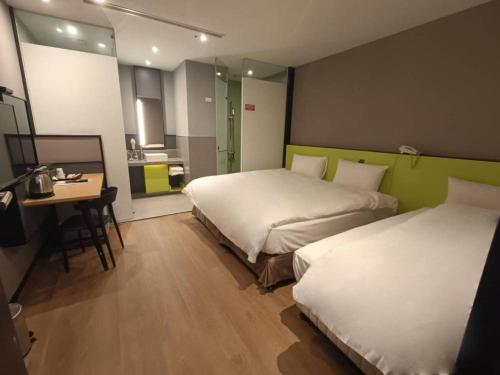 room detail thumbnail 2