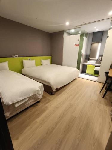 room detail thumbnail 1