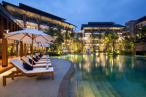 Swimming pool, Pullman Ciawi Vimala Hills Resort Spa and Convention in Puncak