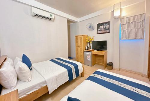 room detail thumbnail 1