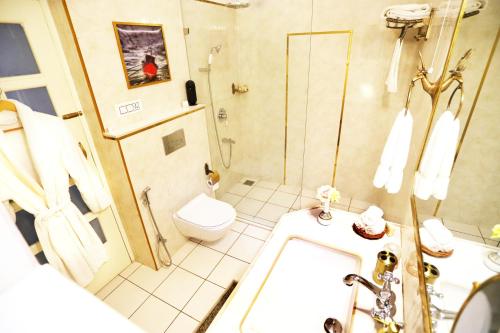 room detail thumbnail 2