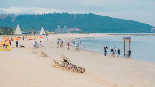 Summer Bay Beach Club & Cabins