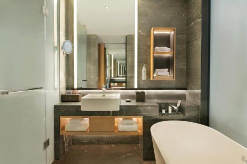 room detail thumbnail 2