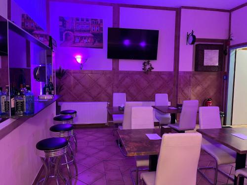 City Hotel West - image 3