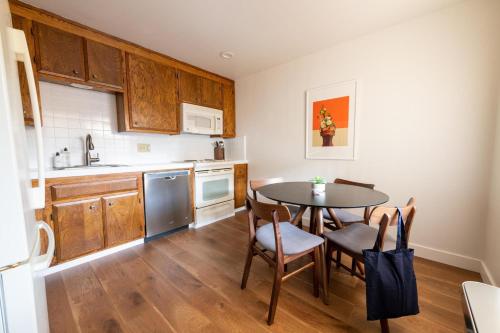 Santa Clara 2br w wd nr caltrain station SFO-1524