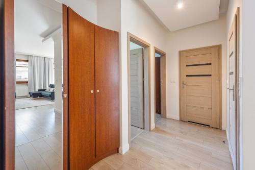 Two-Bedroom Apartment room in Meiguan with huge Terrace + extra 2 parking spots