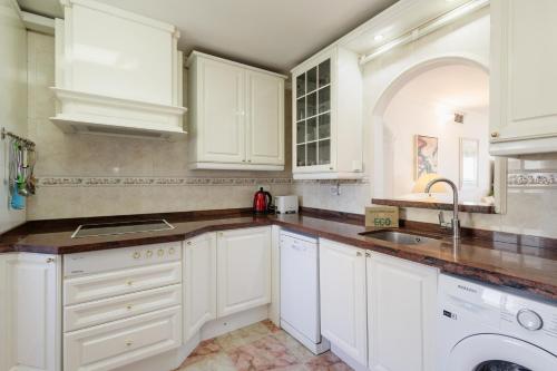 Beachfront apartment with panoramic sea views private parking swimming pools and mini golf - image 2