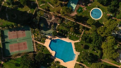 Beachfront apartment with panoramic sea views private parking swimming pools and mini golf - image 3