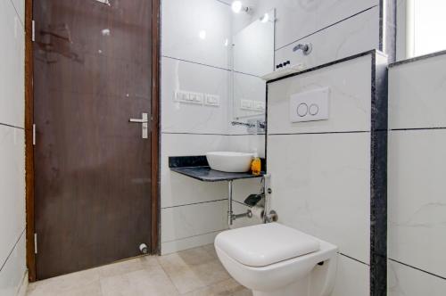 Deluxe Double or Twin Room image 2