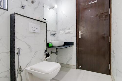 Deluxe Double or Twin Room image 1