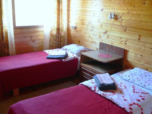 2 twin beds