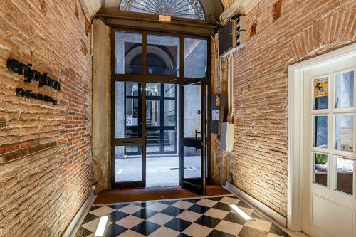 Enjoybcn Colon Apartments - image 6