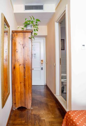 Double Room image 10