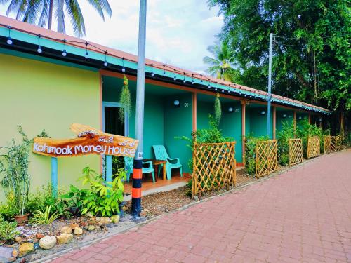 Kohmook​ Money​ House in Trang