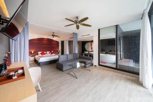 room detail thumbnail 0