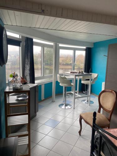 La casa du port, Chambres, suite privee, appartement avec vue sur la riviere - Planioles