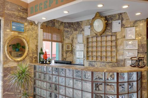 Előcsarnok, Hikmethan Otel in Kusadasi