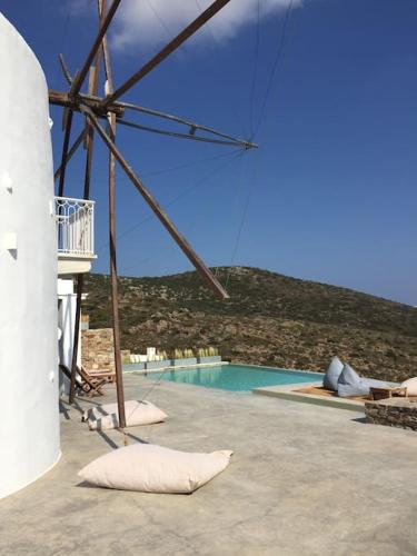 Windmill House with private pool and breathtaking views