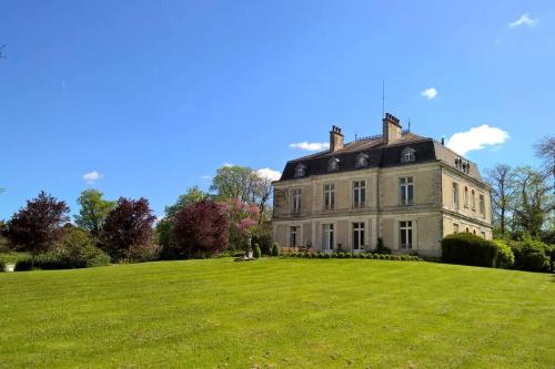 3 bedroom apartment in the grounds of a Chateau