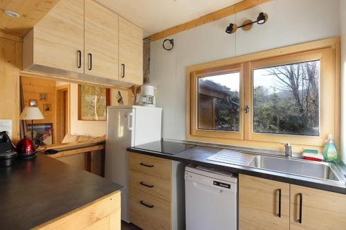 Konyha, Le Petite Chalet Tourmente in Les Praz d'en Bas