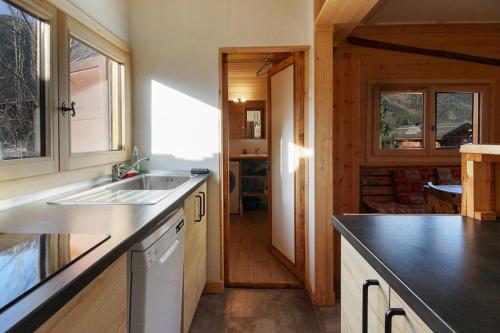 Konyha, Le Petite Chalet Tourmente in Les Praz d'en Bas