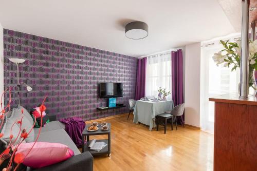 Elektoralna 12A - Colorful Apartment with Balcony by Noclegi Renters, Varšava (fotografie 6)
