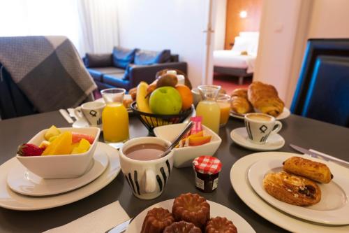 Deluxe Suite with Kitchenette