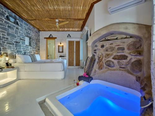 Zefi Hotel & Suites in פארוס