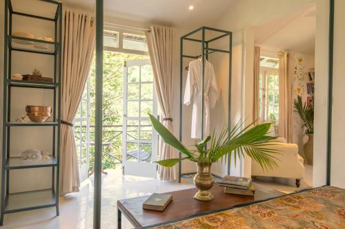 Suite, junior, balcony