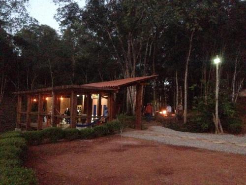 Cabana em Ouro Preto: represa mata caiaque e bike