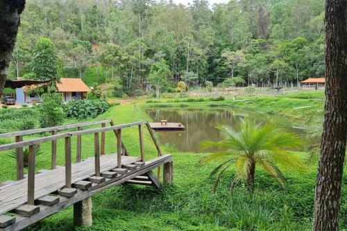 Cabana em Ouro Preto: represa mata caiaque e bike