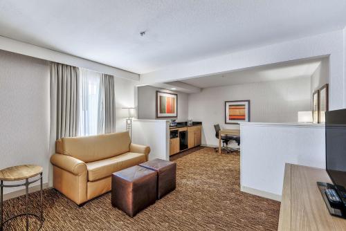 DoubleTree by Hilton Vancouver - image 6