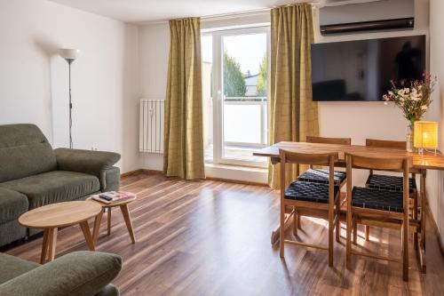 Sunny apartment in Trnava, Трнава